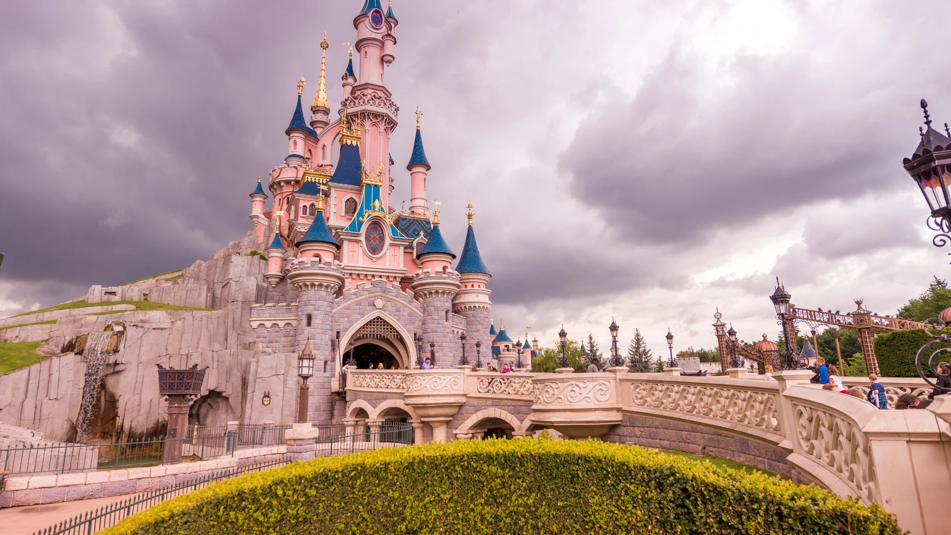PARİS & DISNEYLAND TURU Pegasus Havayolları ile 4 gece