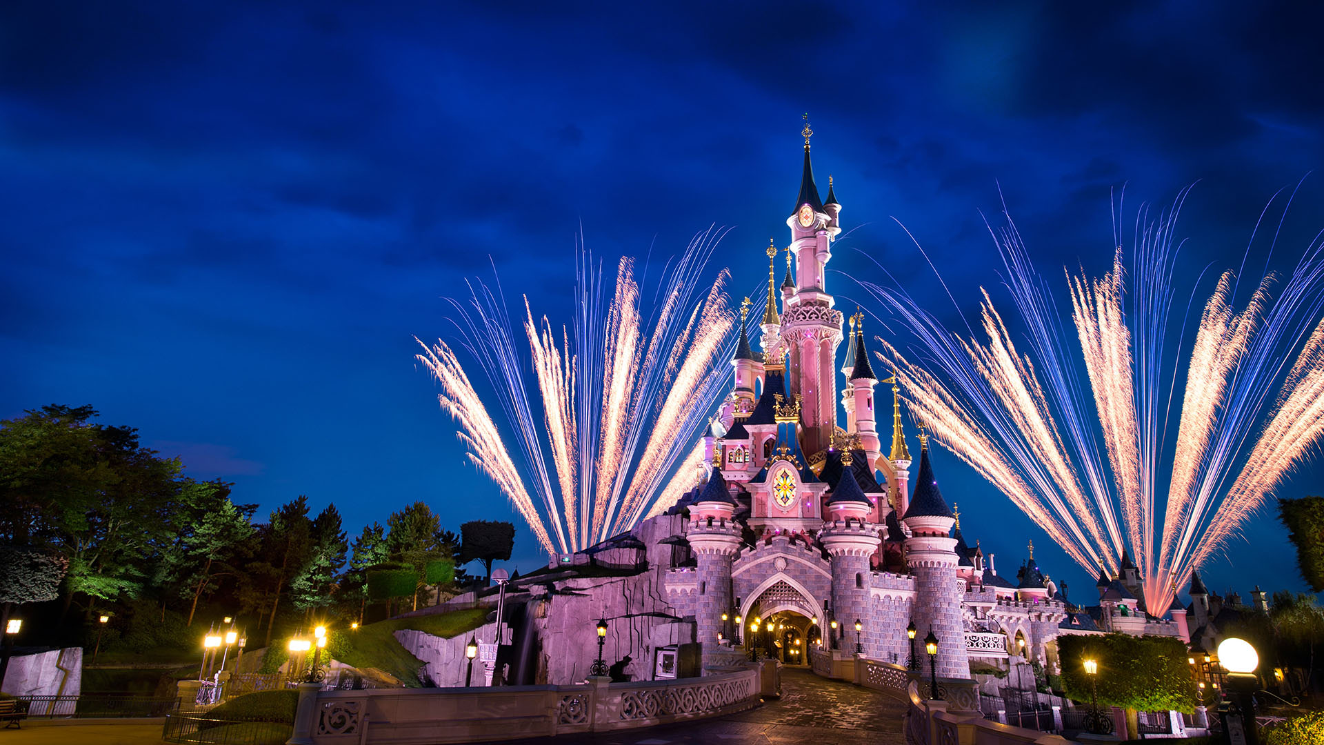 PARİS & DISNEYLAND TURU Pegasus Havayolları ile 4 gece